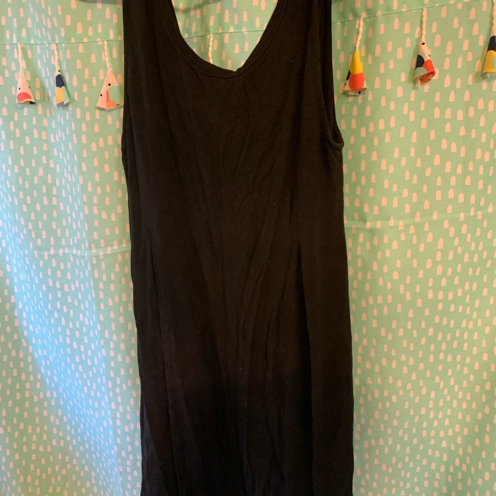Black sleeveless dress